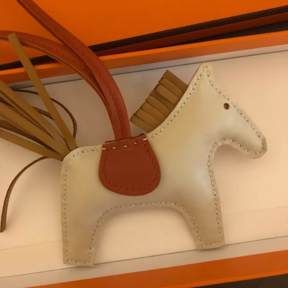 ** SOLD ** Hermes Rodeo charm craie color - Picture 1 of 3